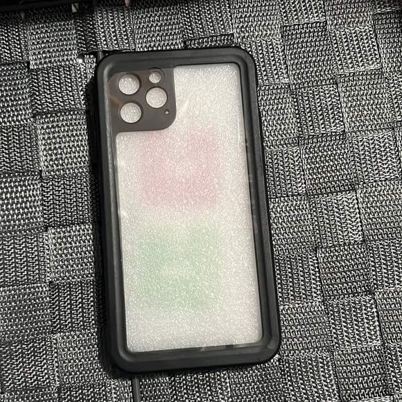 3 iPhone 11 Pro cases - Picture 6 of 7